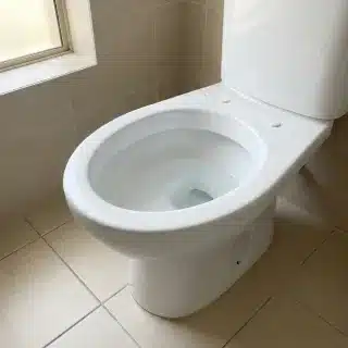 Nachher: ToilettenschĂŒssel nach der Fuugu-Anwendung ohne Urinstein