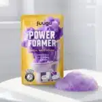 Fuugu WC-Reiniger im Test: Power Foamer Beutel mit lila Reinigungsschaum auf dem SpĂĽlkasten